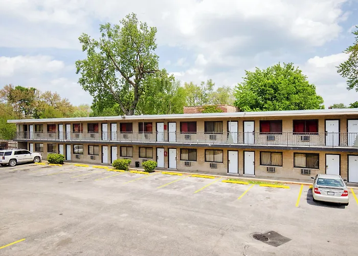 Motel By Oyo I-90 2*